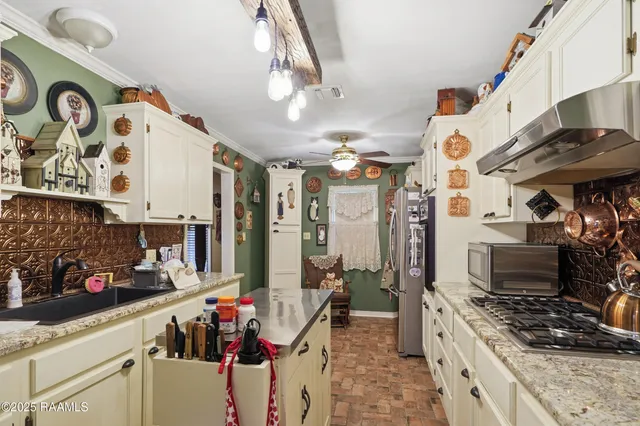 $218,000 | 160 Darwin Road, Franklin, LA 70538