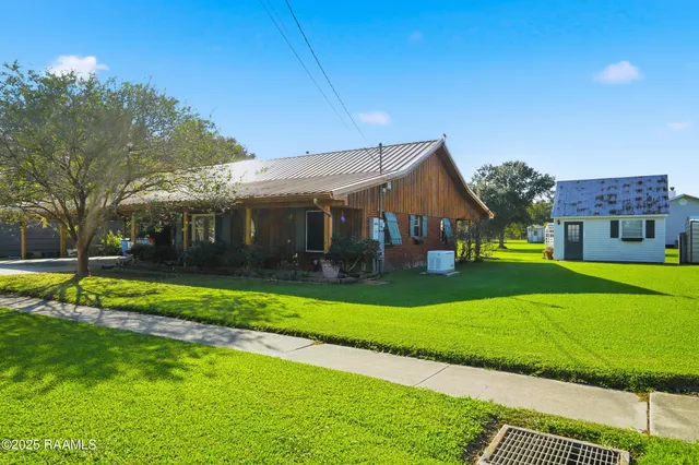 $218,000 | 160 Darwin Road, Franklin, LA 70538