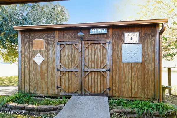 $216,500 | 160 Darwin Road, Franklin, LA 70538