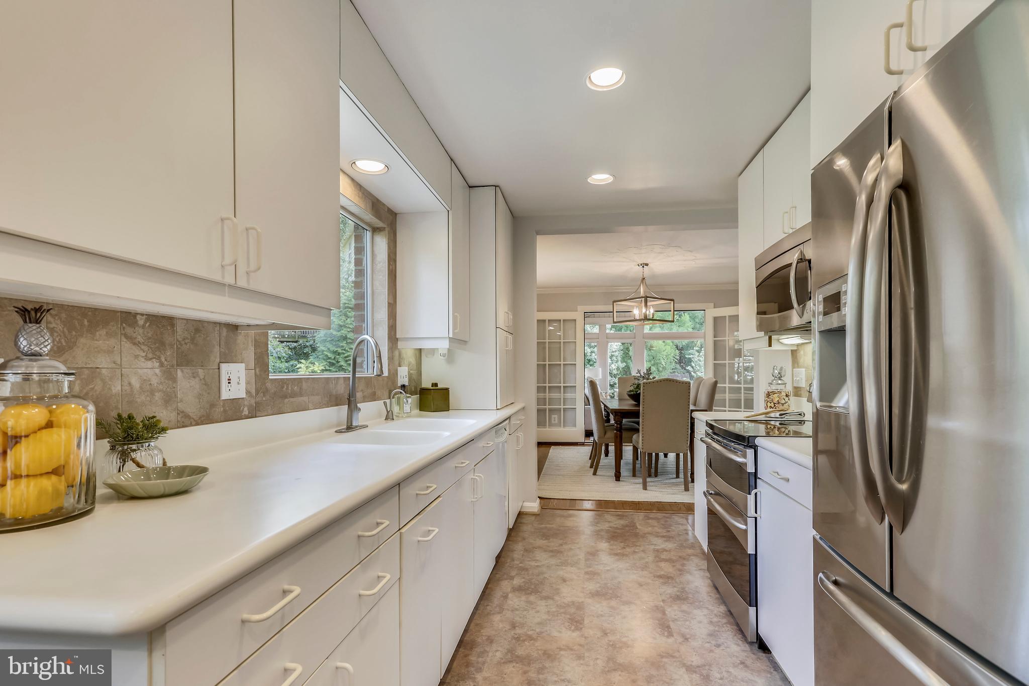 9017 Rouen Lane Potomac, MD 20854 - Photo 12 of 40 Table Space Kitchen