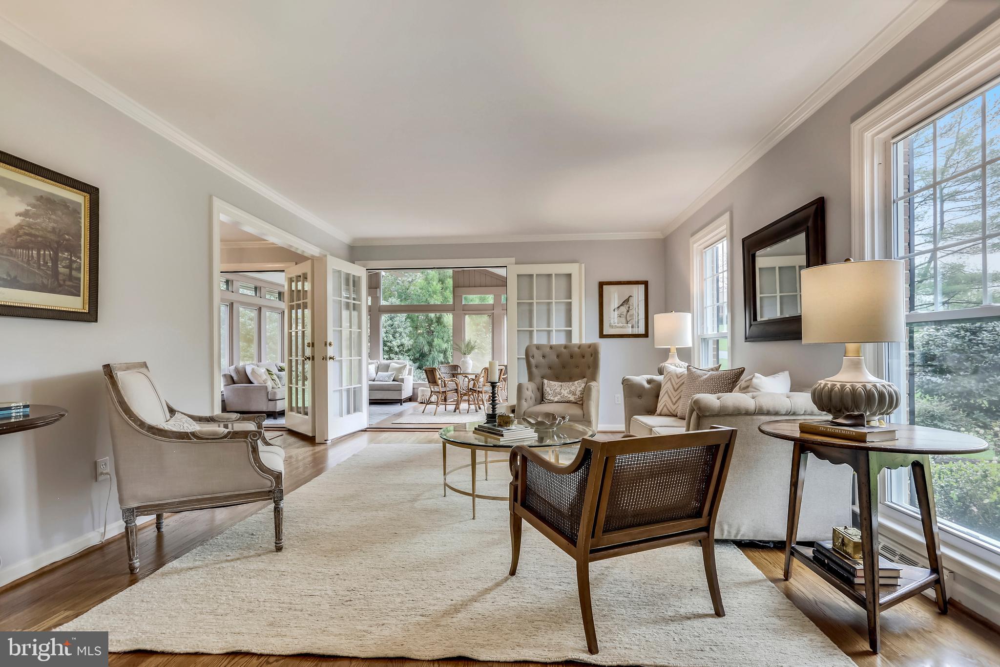 9017 Rouen Lane Potomac, MD 20854 - Photo 3 of 40 Living Room