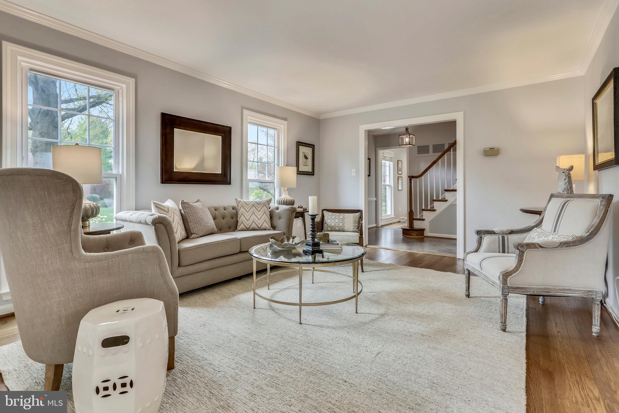 9017 Rouen Lane Potomac, MD 20854 - Photo 4 of 40 Living Room