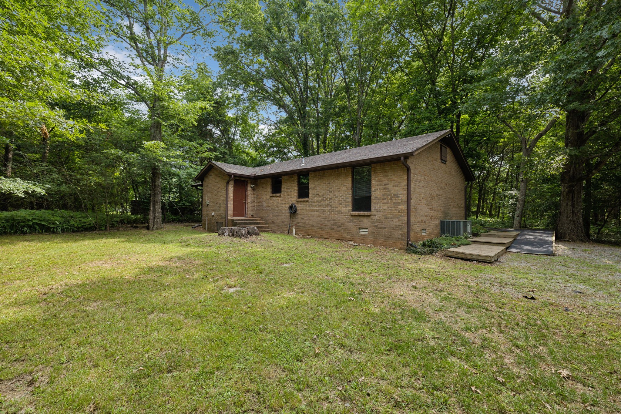 6031 Buckeye Valley Road Murfreesboro, TN 37129 - Photo 8 of 47 a backyard of a house with yard and trampoline