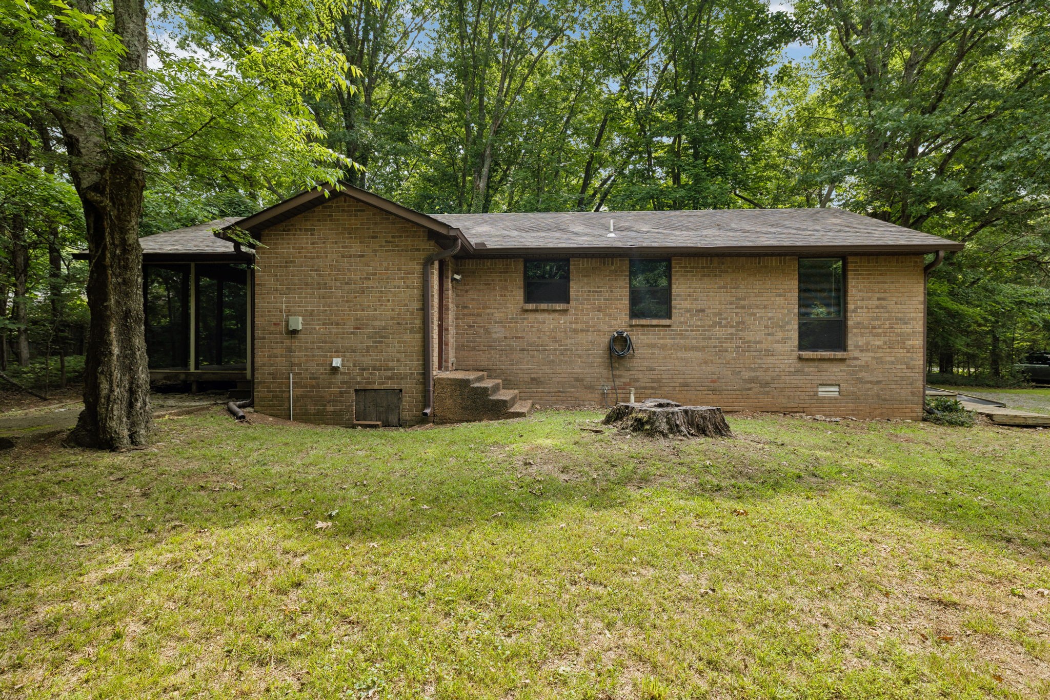 6031 Buckeye Valley Road Murfreesboro, TN 37129 - Photo 9 of 47 a backyard of a house with barbeque oven