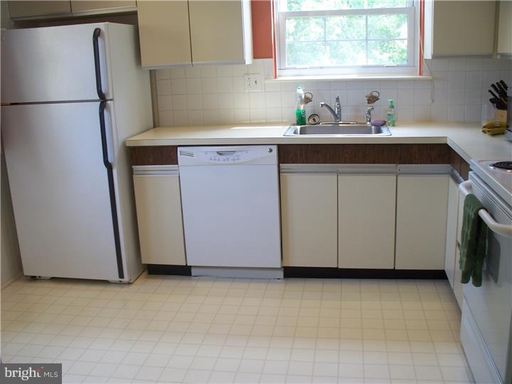 62 Rittenhouse Court, Unit 210 Chesterbrook, PA 19087 - Photo 5 of 12 Gallery Image 5