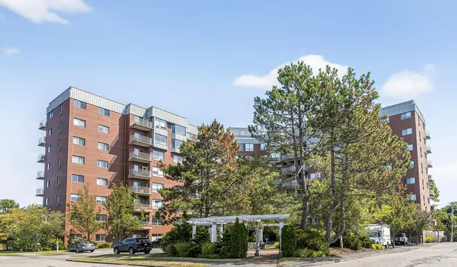 $298,500 | 148 Breakwater Drive, Unit 302, South Portland, ME 04106