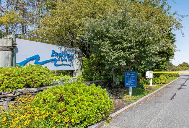 $298,500 | 148 Breakwater Drive, Unit 302, South Portland, ME 04106