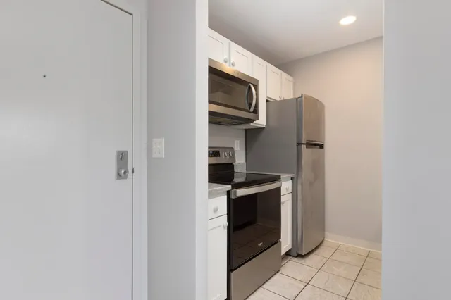 $298,500 | 148 Breakwater Drive, Unit 302, South Portland, ME 04106
