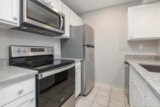 $298,500 | 148 Breakwater Drive, Unit 302, South Portland, ME 04106