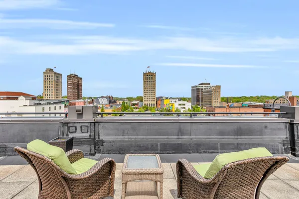 $279,900 | 109 West Washington Avenue, Unit 3, Jackson, MI 49201