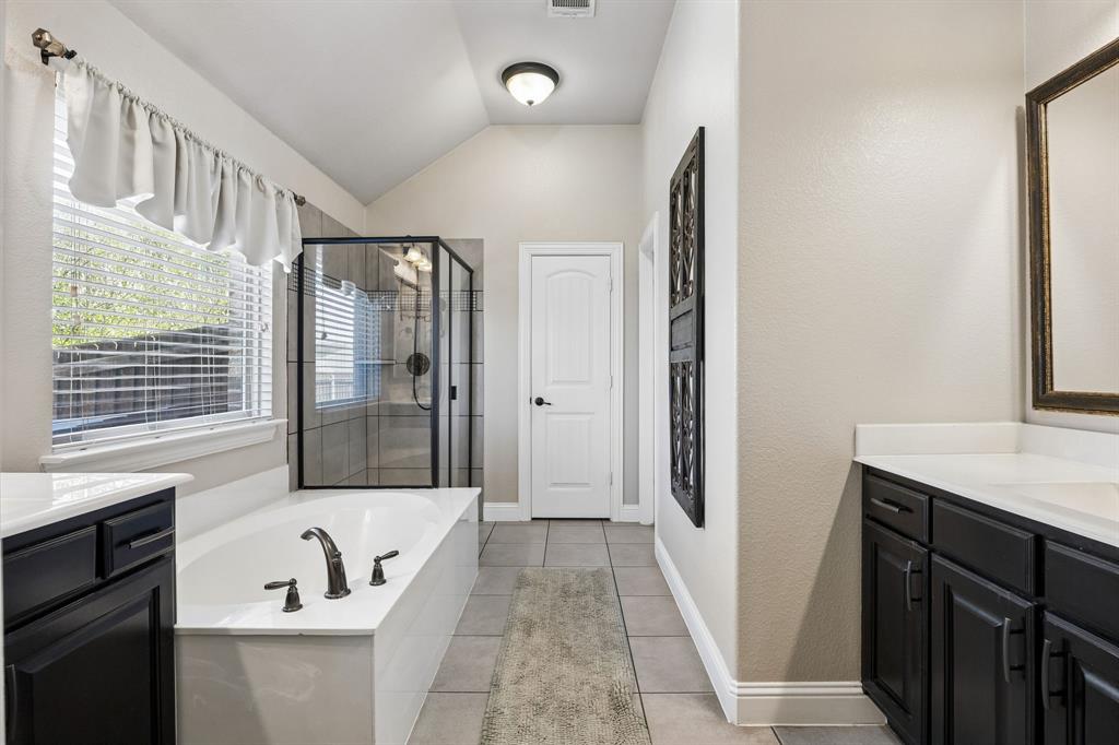3917 Gatewick Drive Rockwall, TX 75087 - Photo 15 of 34 a bathroom with a tub sink and mirror