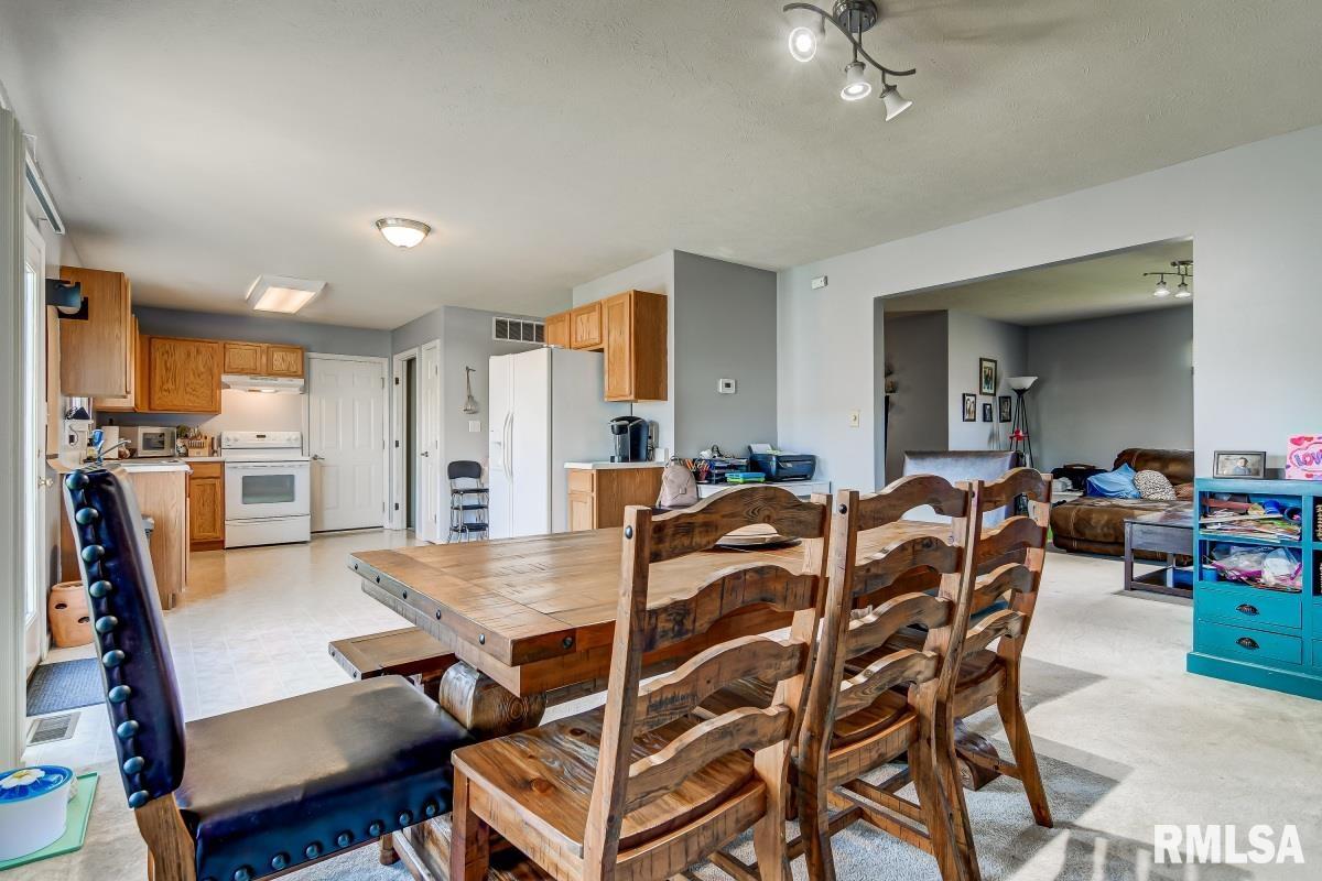 3701 Kerry Boulevard Springfield, IL 62712 - Photo 7 of 38