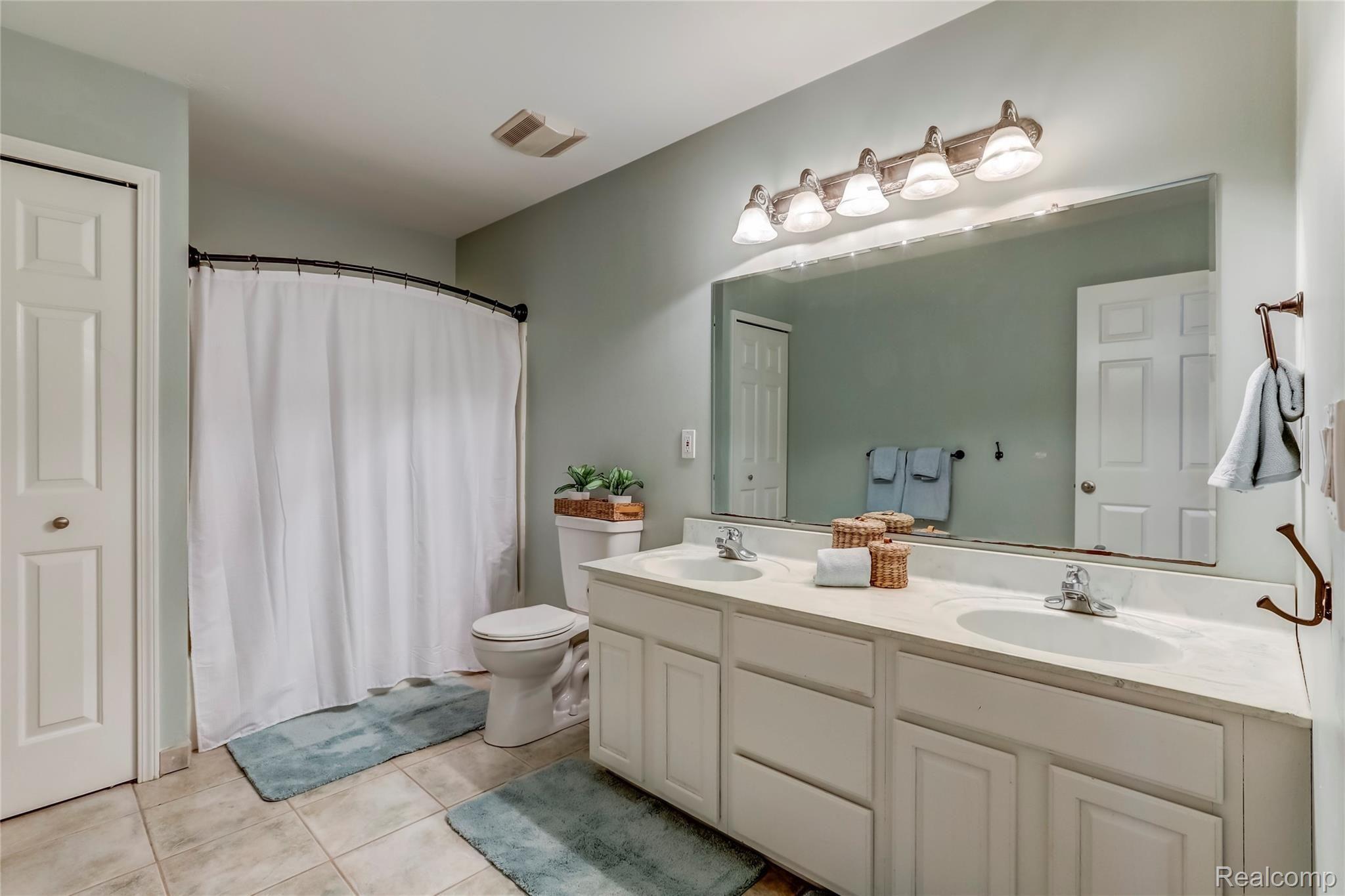 2695 Chilson Road Howell, MI 48843 - Photo 36 of 50 Second floor full bathroom with large shower and double sink