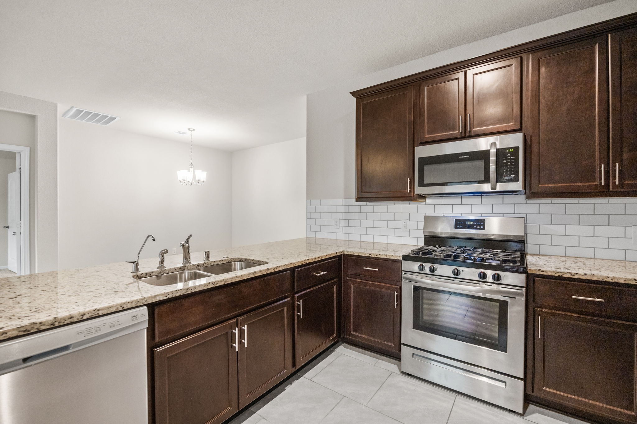 8014 Ecru Lane Rosharon, TX 77583 - Photo 11 of 34