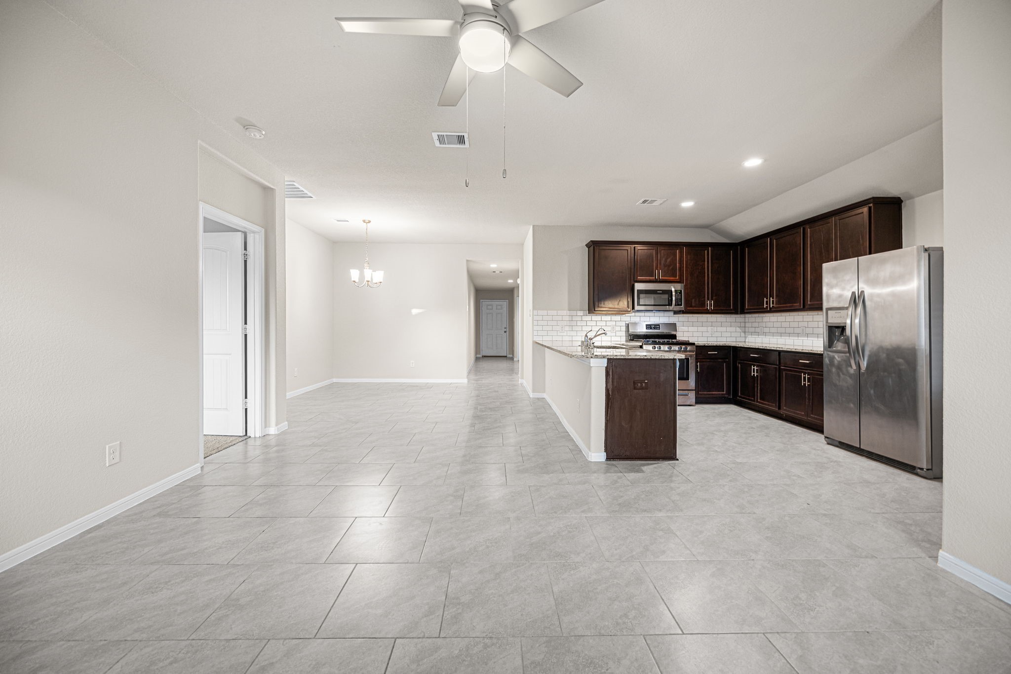 8014 Ecru Lane Rosharon, TX 77583 - Photo 4 of 34