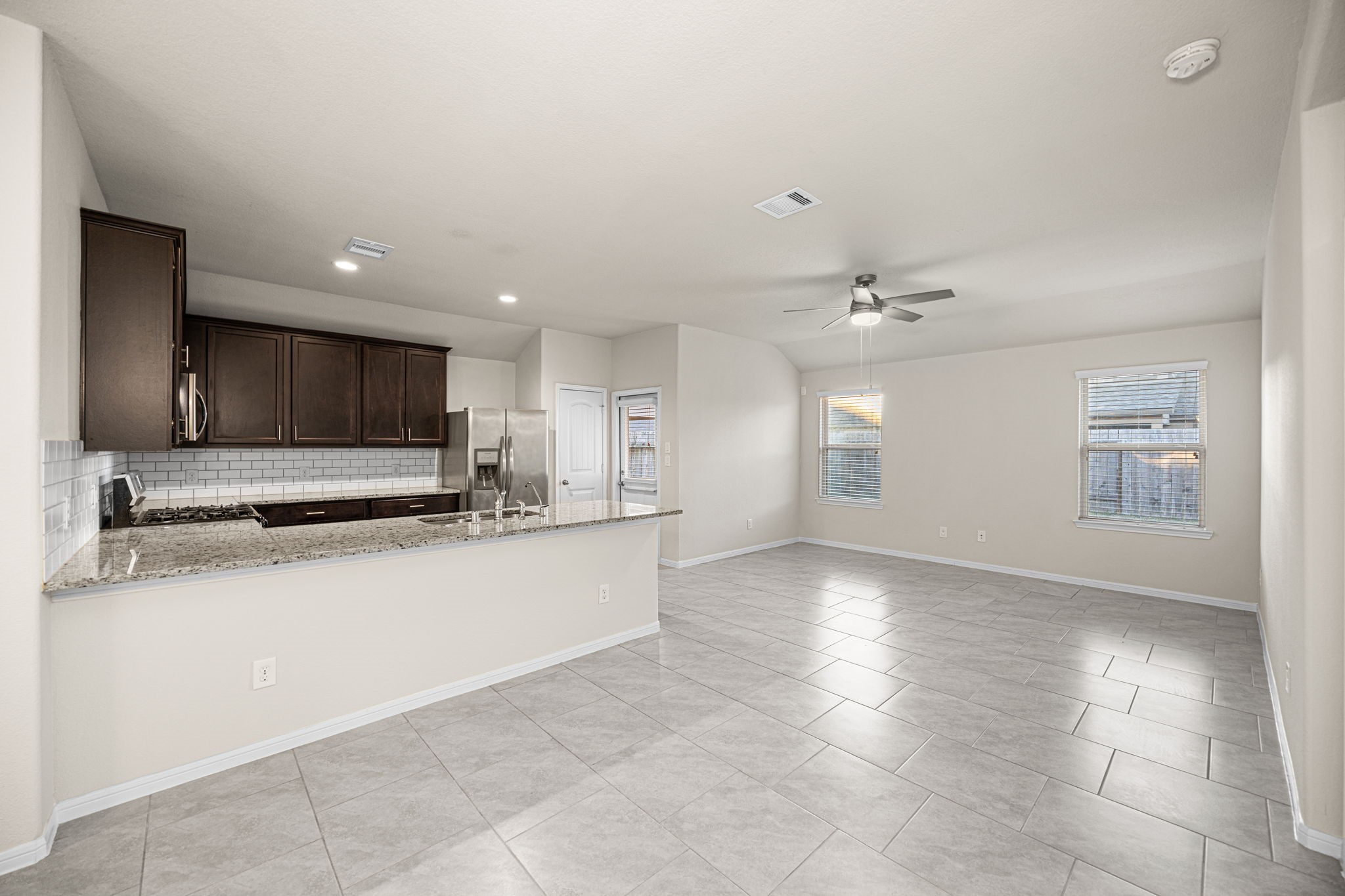 8014 Ecru Lane Rosharon, TX 77583 - Photo 5 of 34