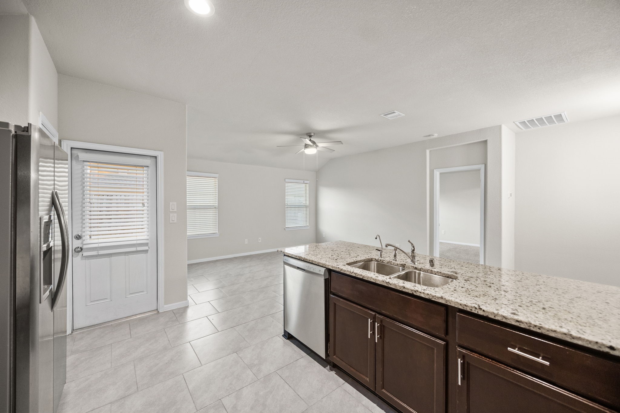 8014 Ecru Lane Rosharon, TX 77583 - Photo 7 of 34