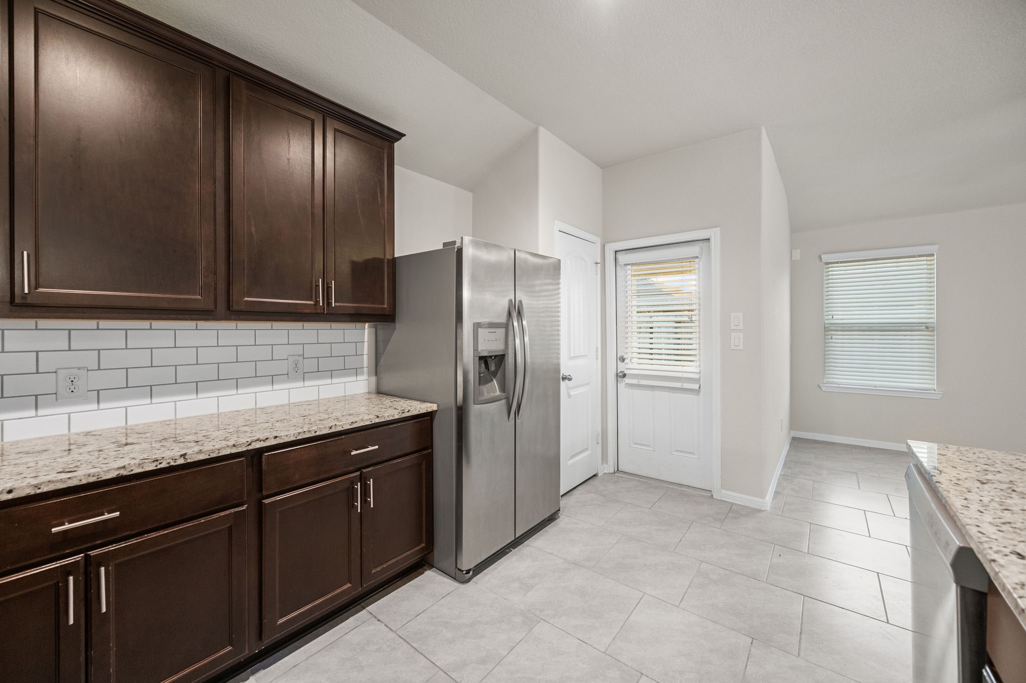 8014 Ecru Lane Rosharon, TX 77583 - Photo 9 of 34