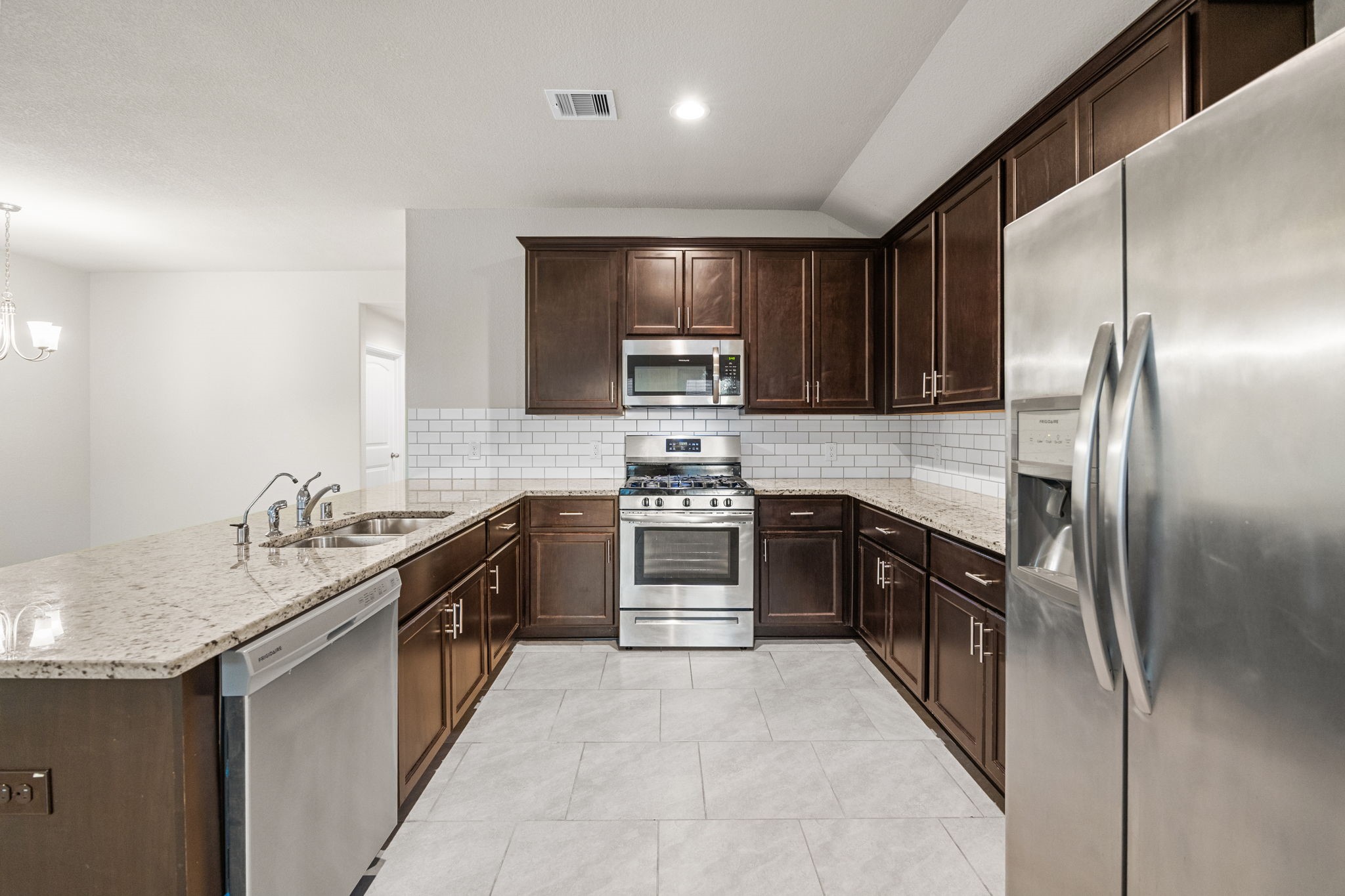 8014 Ecru Lane Rosharon, TX 77583 - Photo 10 of 34