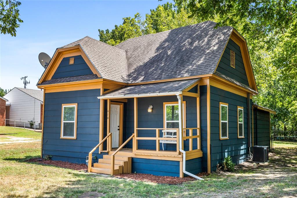 614 Rice Street Denison, TX 75020 - Photo 11 of 22 Darling vintage home in Denison.