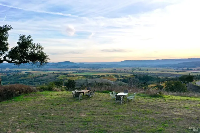 $2,100,000 | 500 Artisan Circle, Geyserville, CA 95441