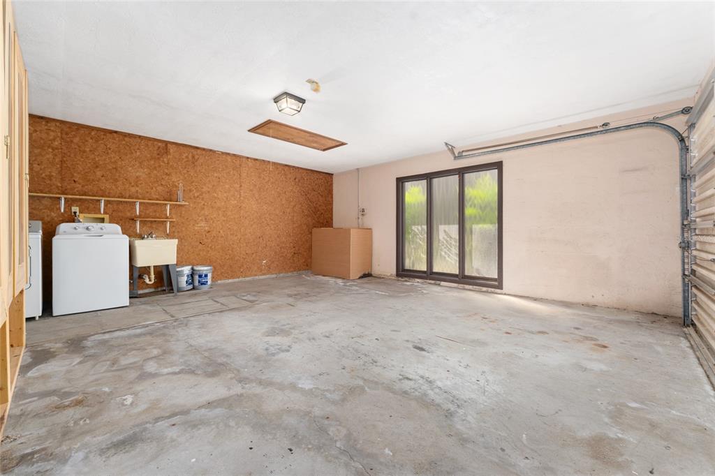 20290 Southwest 97th Place Dunnellon, FL 34431 - Photo 51 of 73 a view of an empty room with a window