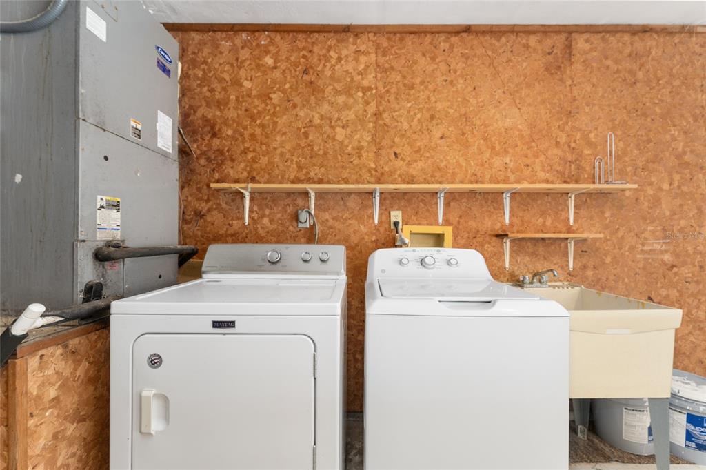 20290 Southwest 97th Place Dunnellon, FL 34431 - Photo 52 of 73 a utility room with dryer and washer