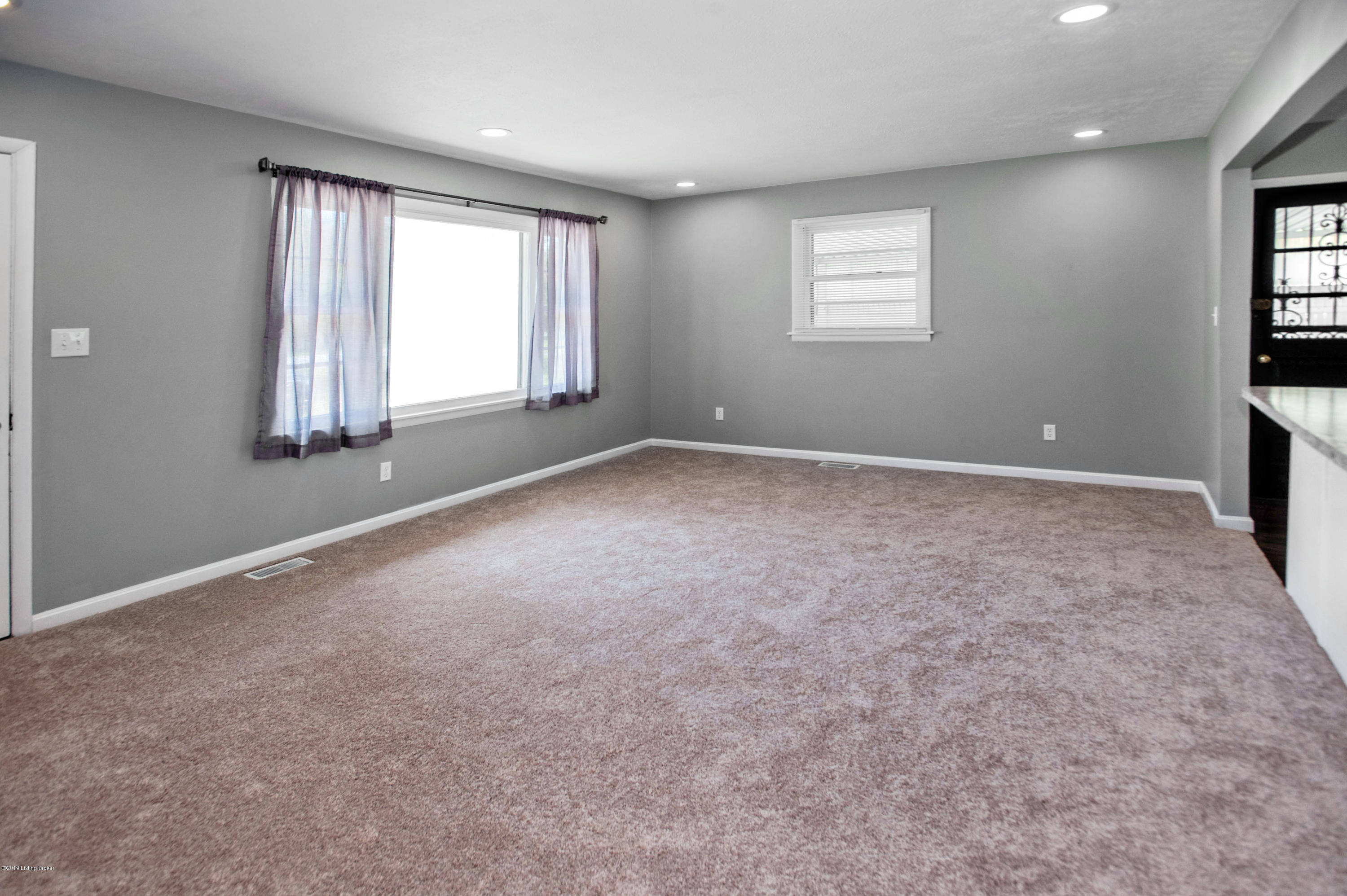11212 Blue Lick Road Louisville, KY 40229 - Photo 6 of 16 11212BluelickRd_1017