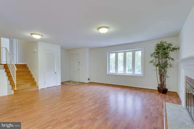 7002 Churchill Road McLean, VA 22101 - Photo 4 of 20 Living Room
