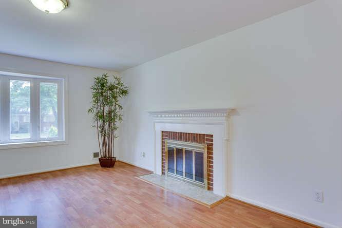 7002 Churchill Road McLean, VA 22101 - Photo 5 of 20 Living Room