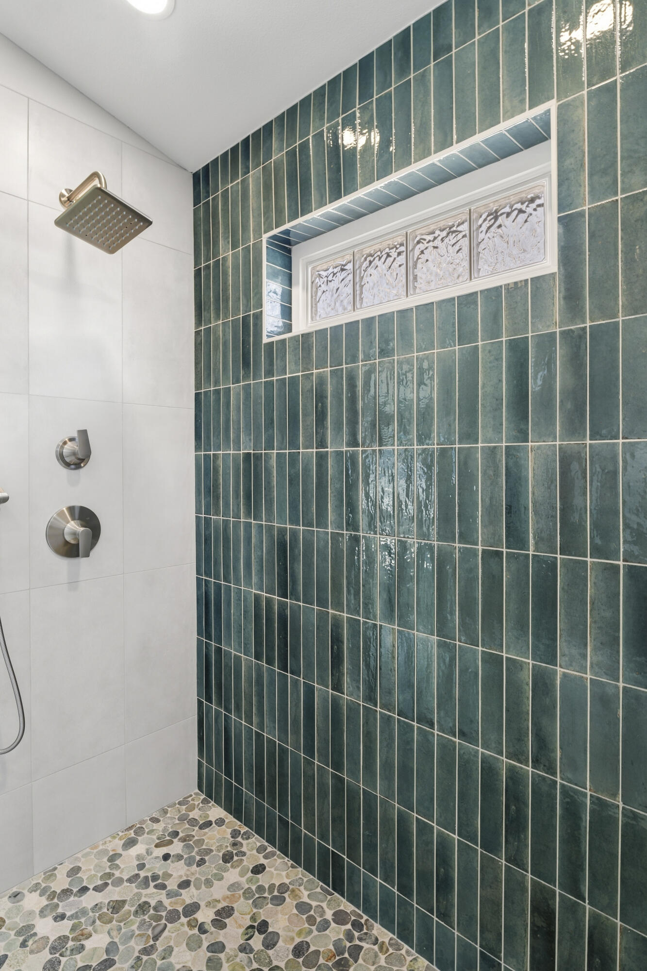 61425 Davis Lake Loop Bend, OR 97702 - Photo 29 of 51 61-Bathroom
