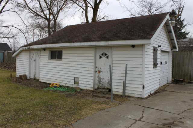 3299 South Center Road Burton, MI 48519 - Photo 13 of 14 20459856-12.JPG