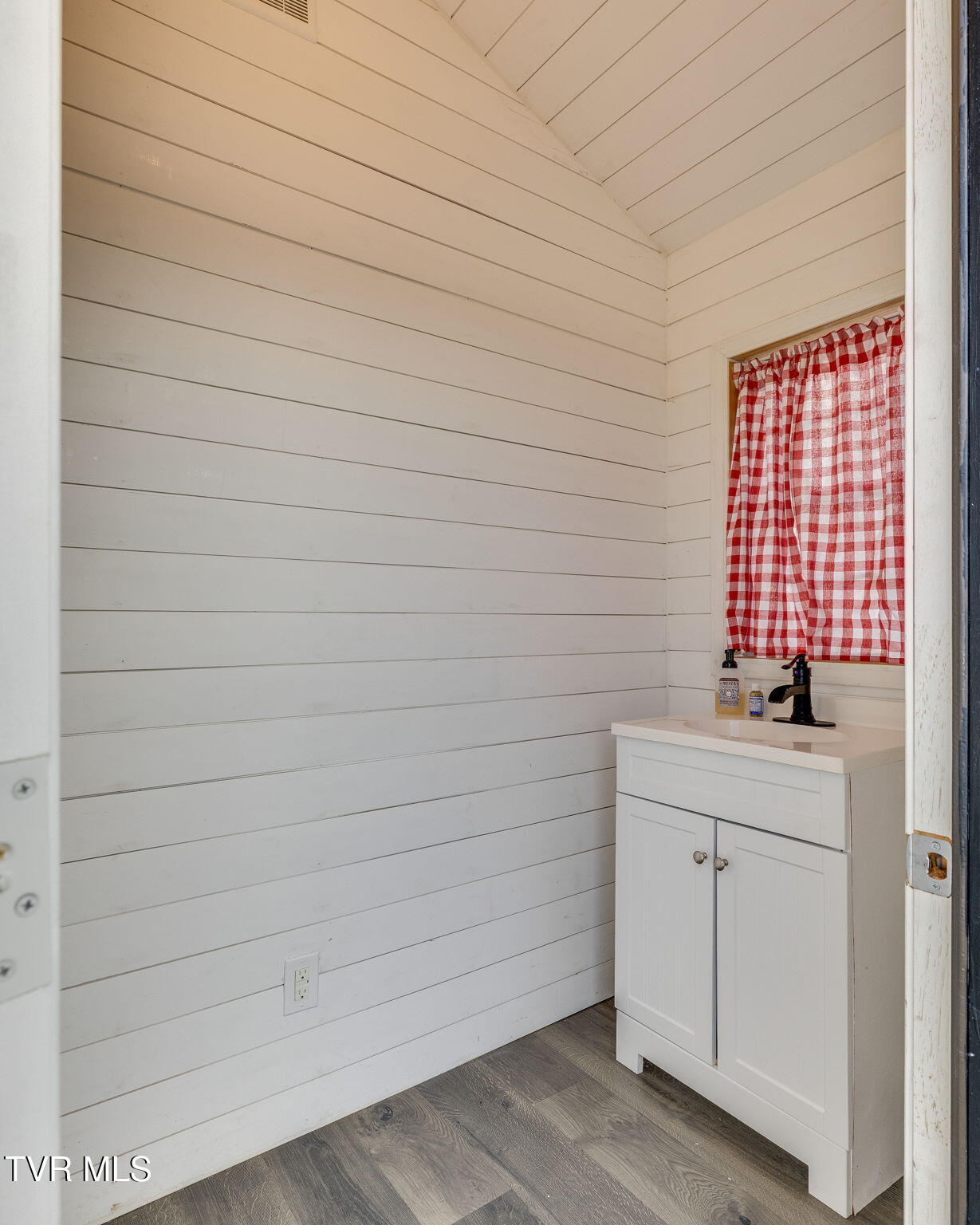 146 Hopson Road Johnson City, TN 37601 - Photo 65 of 78 058