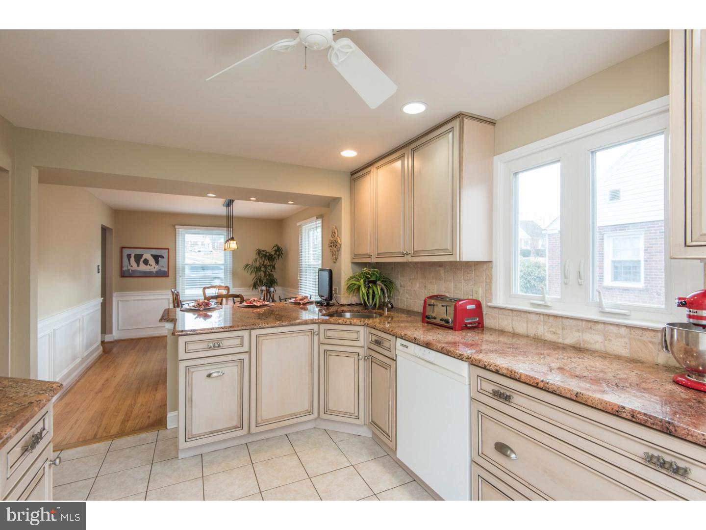 216 Golf Hills Road Havertown, PA 19083 - Photo 8 of 22