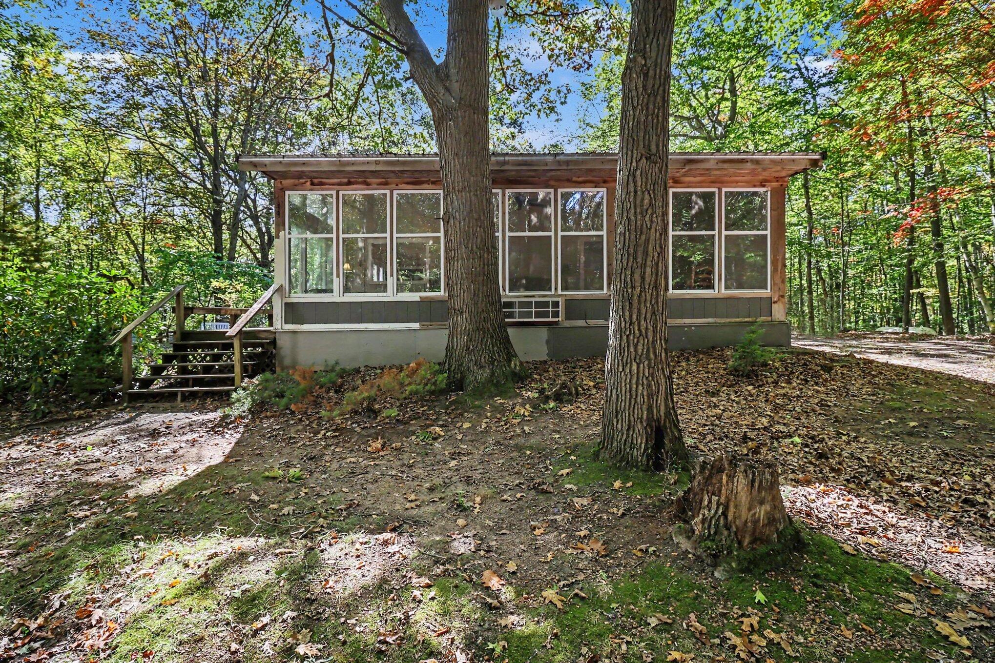 6610 Middleton Road Ludington, MI 49431 - Photo 27 of 31 Screened Porch
