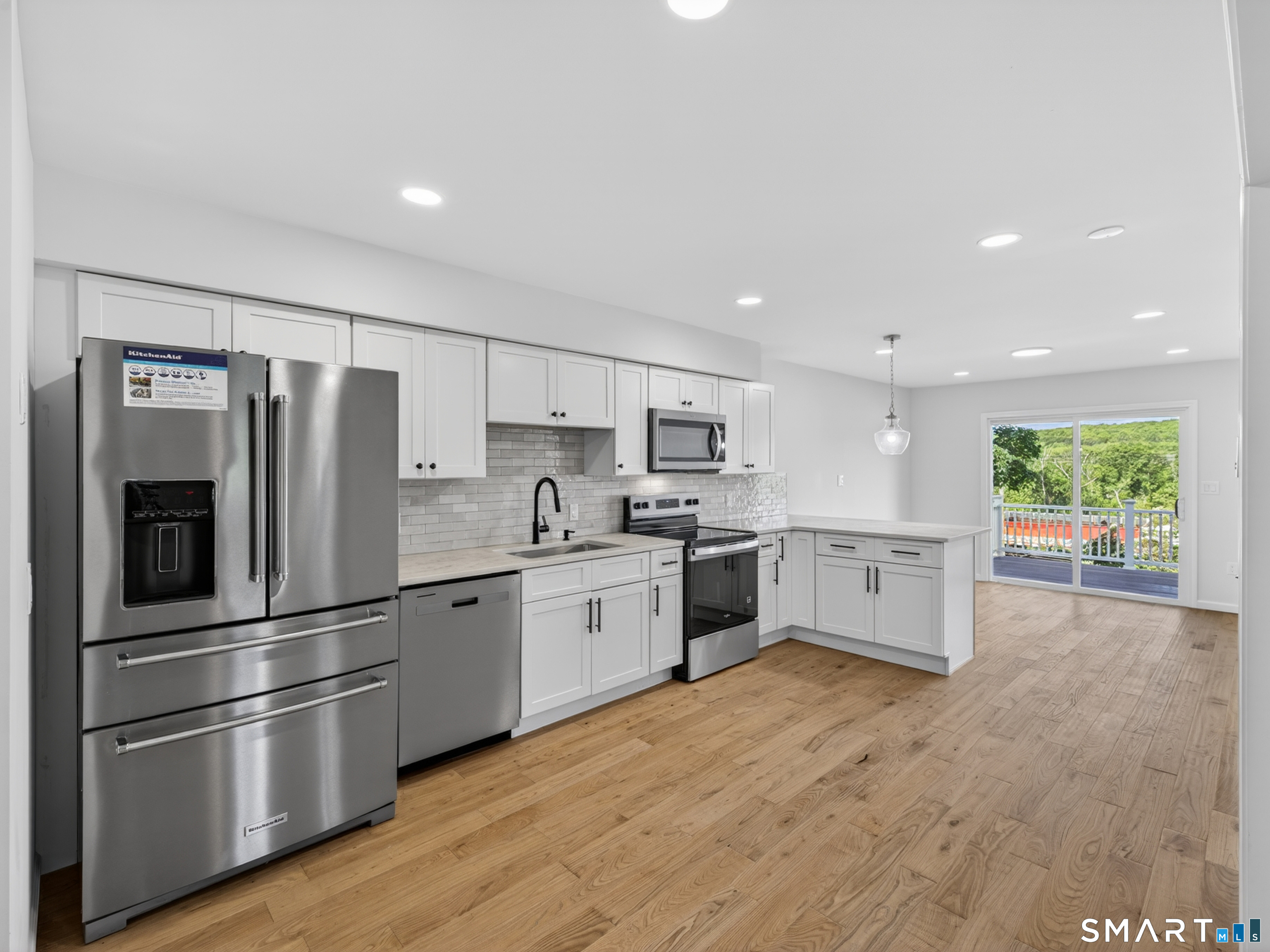 205 Flanders Road East Lyme, CT 06357 - Photo 8 of 39