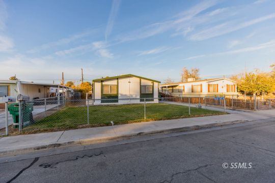 716 West Reeves Avenue Ridgecrest, CA 93555 - Photo 4 of 28