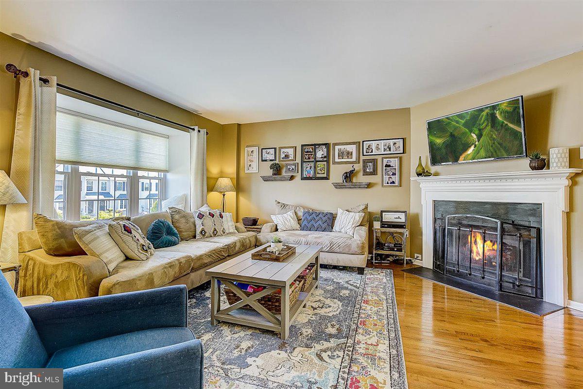 219 Springvalley Way Aston, PA 19014 - Photo 2 of 41 Living Room