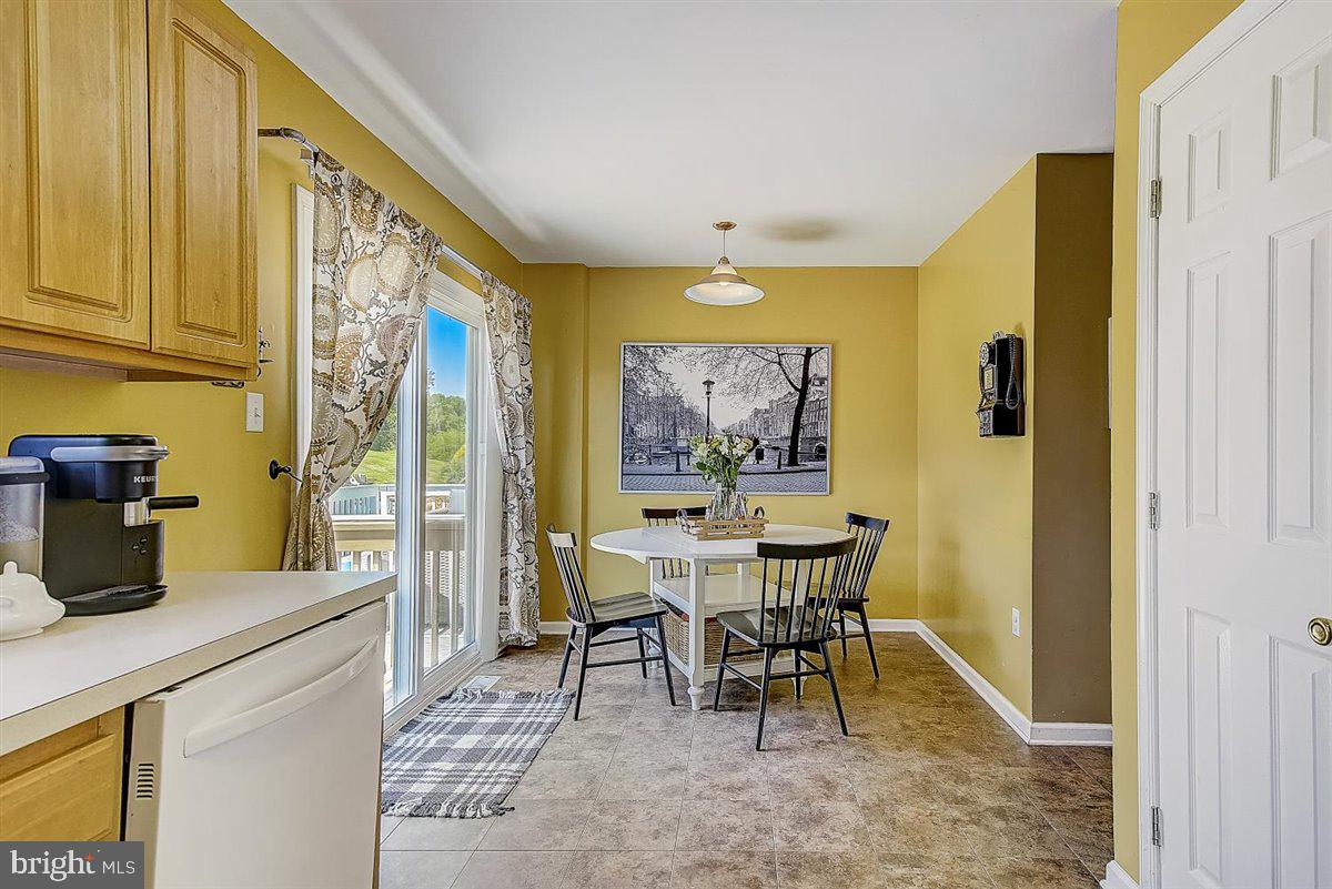 219 Springvalley Way Aston, PA 19014 - Photo 14 of 41 Kitchen