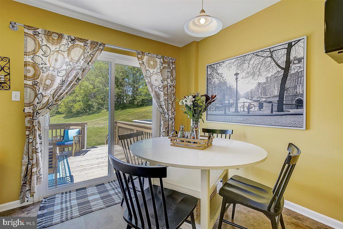 219 Springvalley Way Aston, PA 19014 - Photo 16 of 41 Kitchen