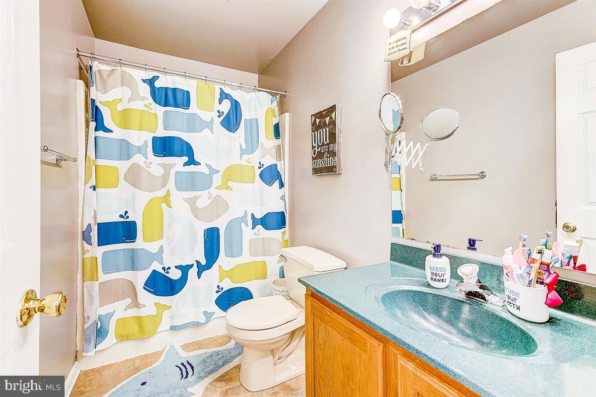 219 Springvalley Way Aston, PA 19014 - Photo 29 of 41 Bathroom