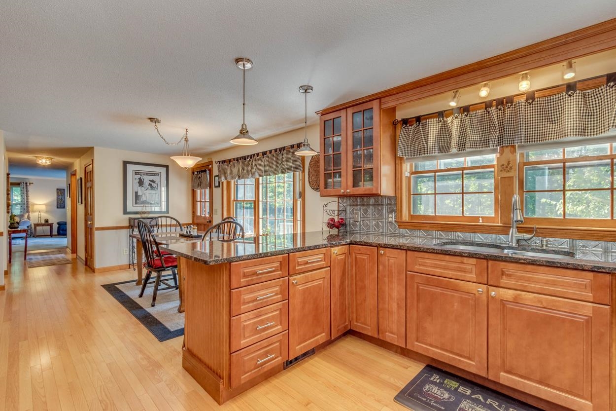 8 Fox Hollow Road Derry, NH 03038 - Photo 17 of 39