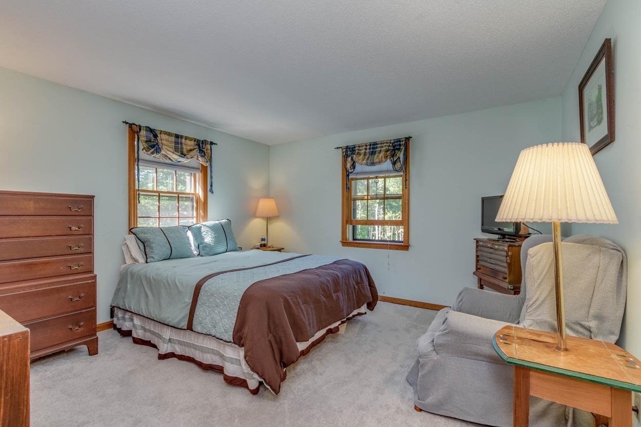 8 Fox Hollow Road Derry, NH 03038 - Photo 29 of 39