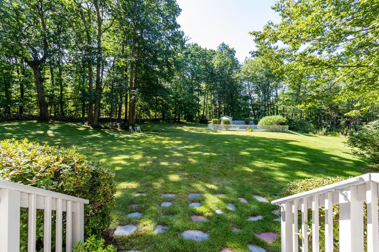 8 Fox Hollow Road Derry, NH 03038 - Photo 33 of 39
