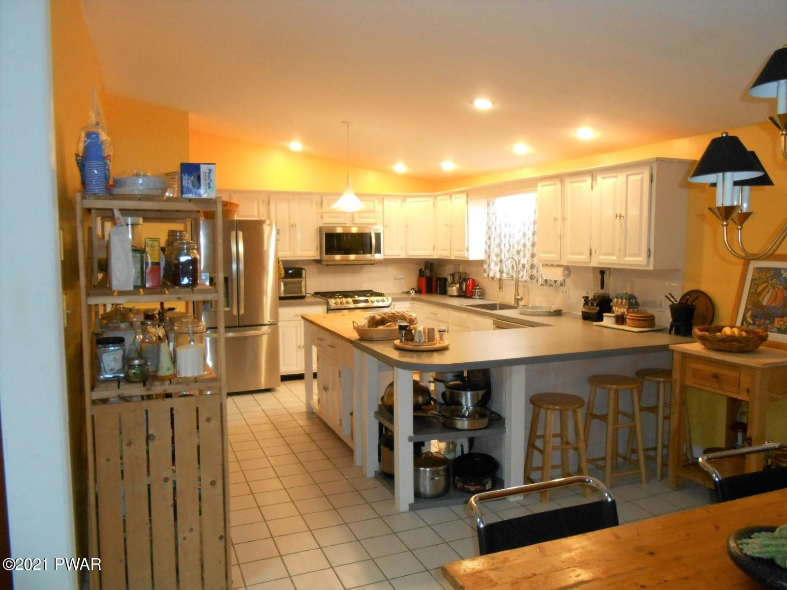 101 Ranger Road Greeley, PA 18425 - Photo 27 of 72 2.10 Kitchen