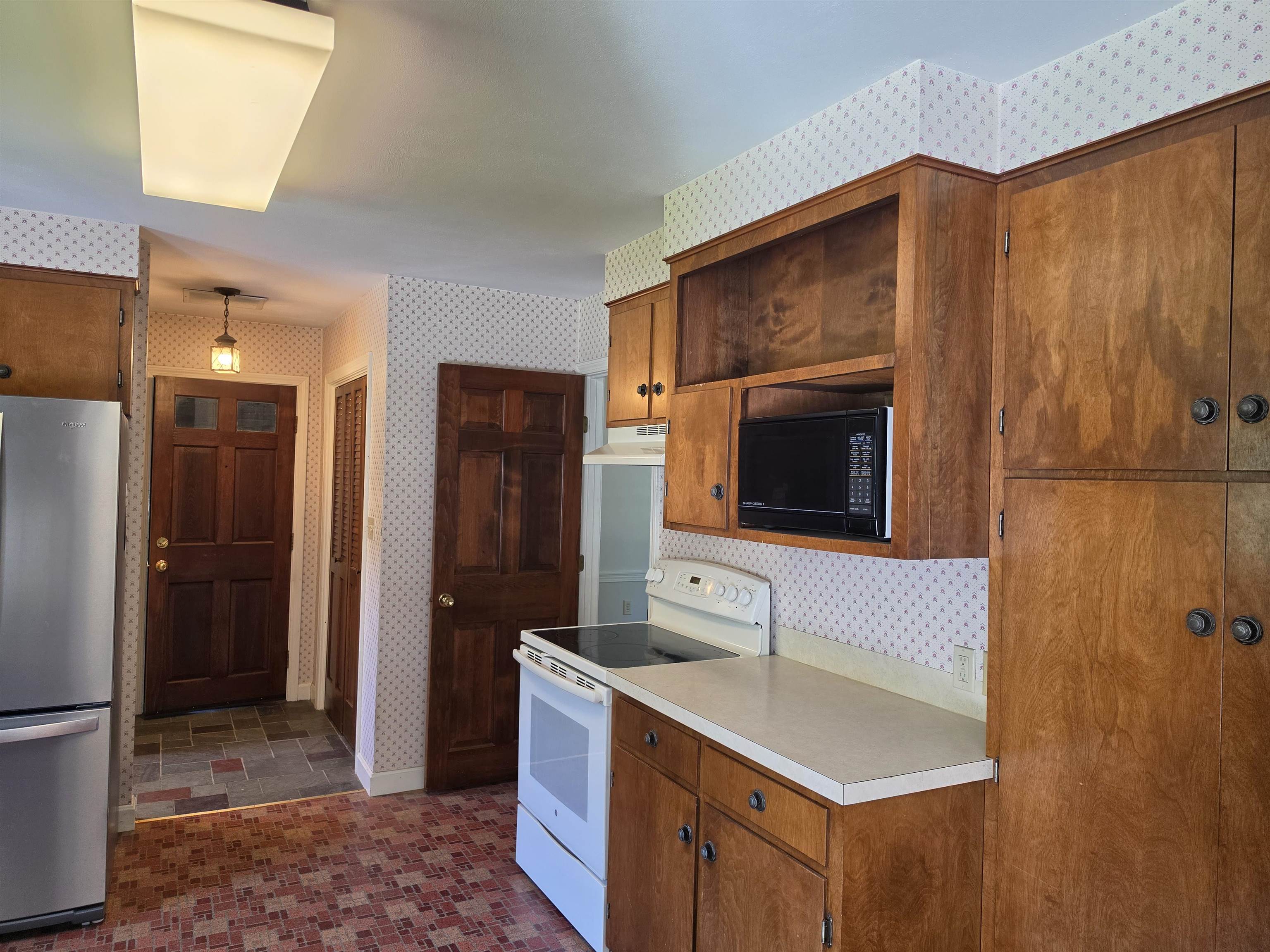 51 Eastern Avenue Rochester, NH 03867 - Photo 4 of 45
