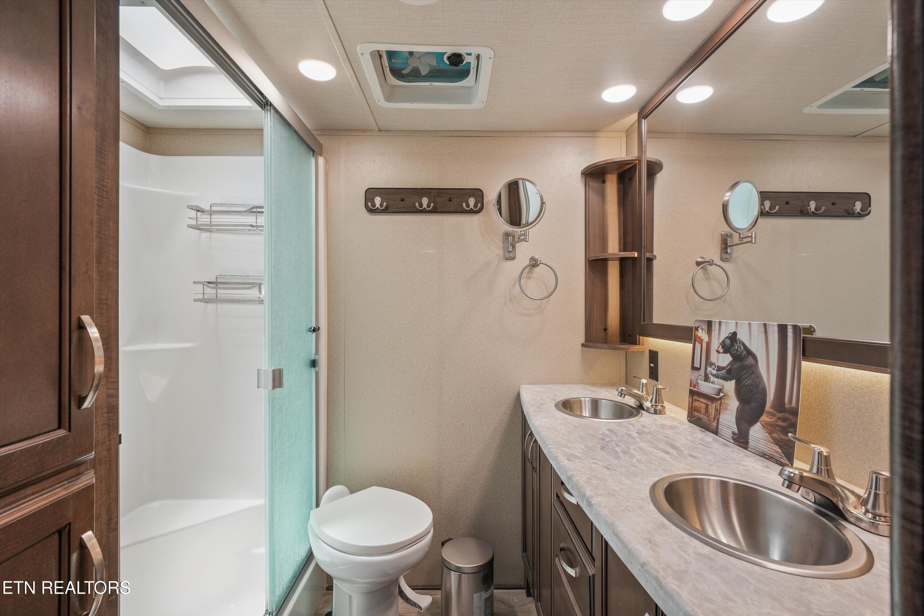 1020 Kildee Street Townsend, TN 37882 - Photo 15 of 29 Bathroom