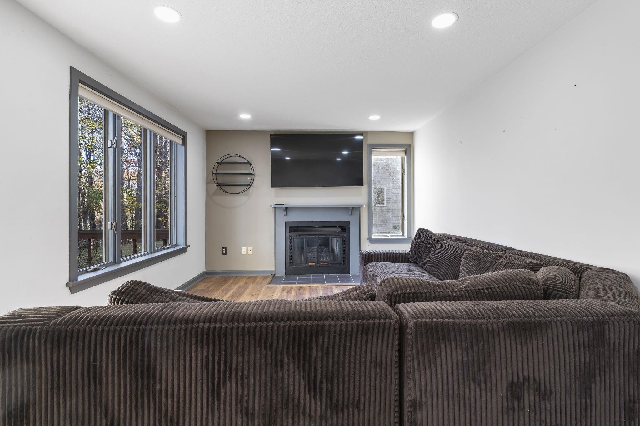 4 Newell's Meadow Lane, Unit 2 Derry, NH 03038 - Photo 4 of 26