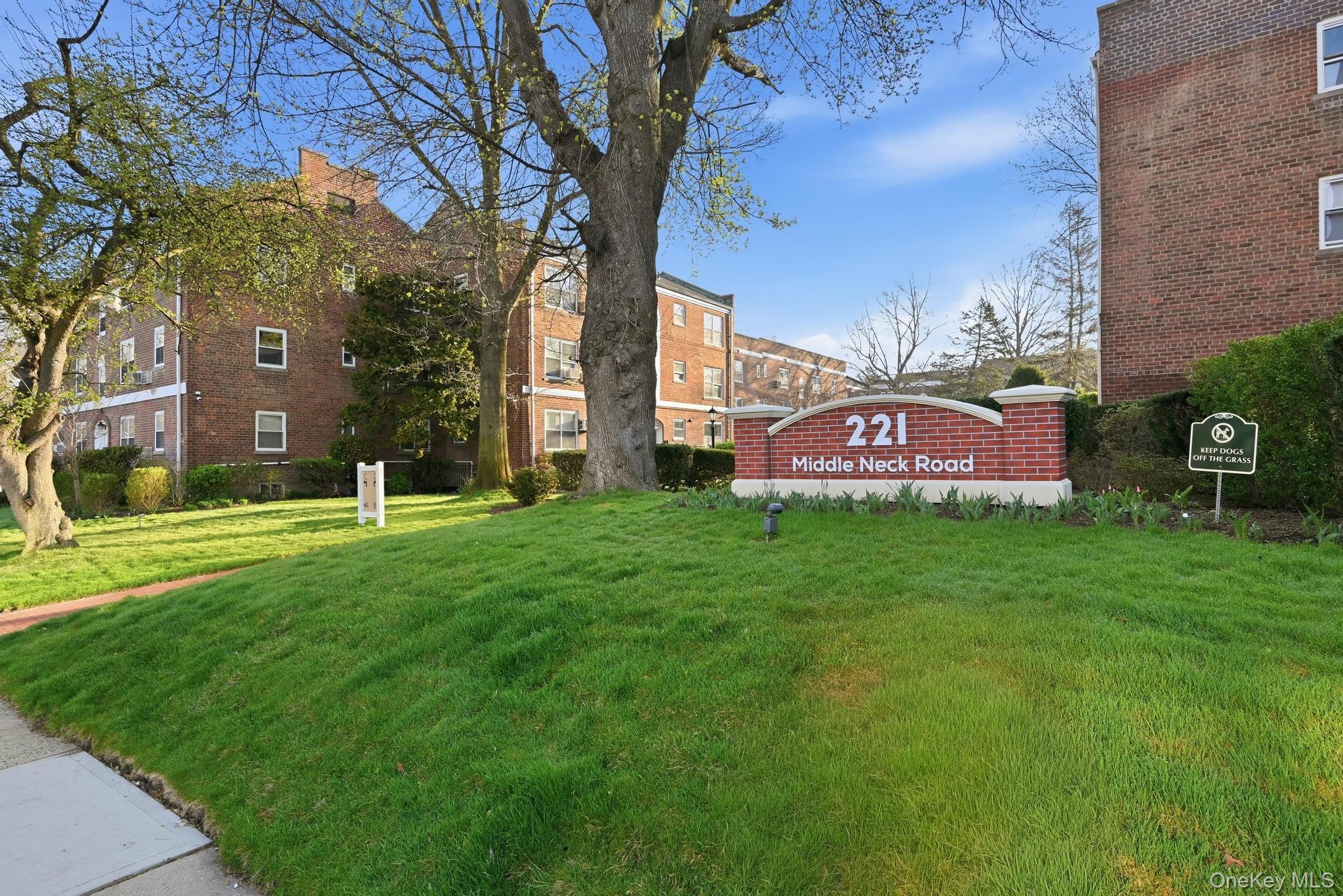 221 South Middle Neck Road, Unit F6 Great Neck, NY 11021 - Photo 3 of 16