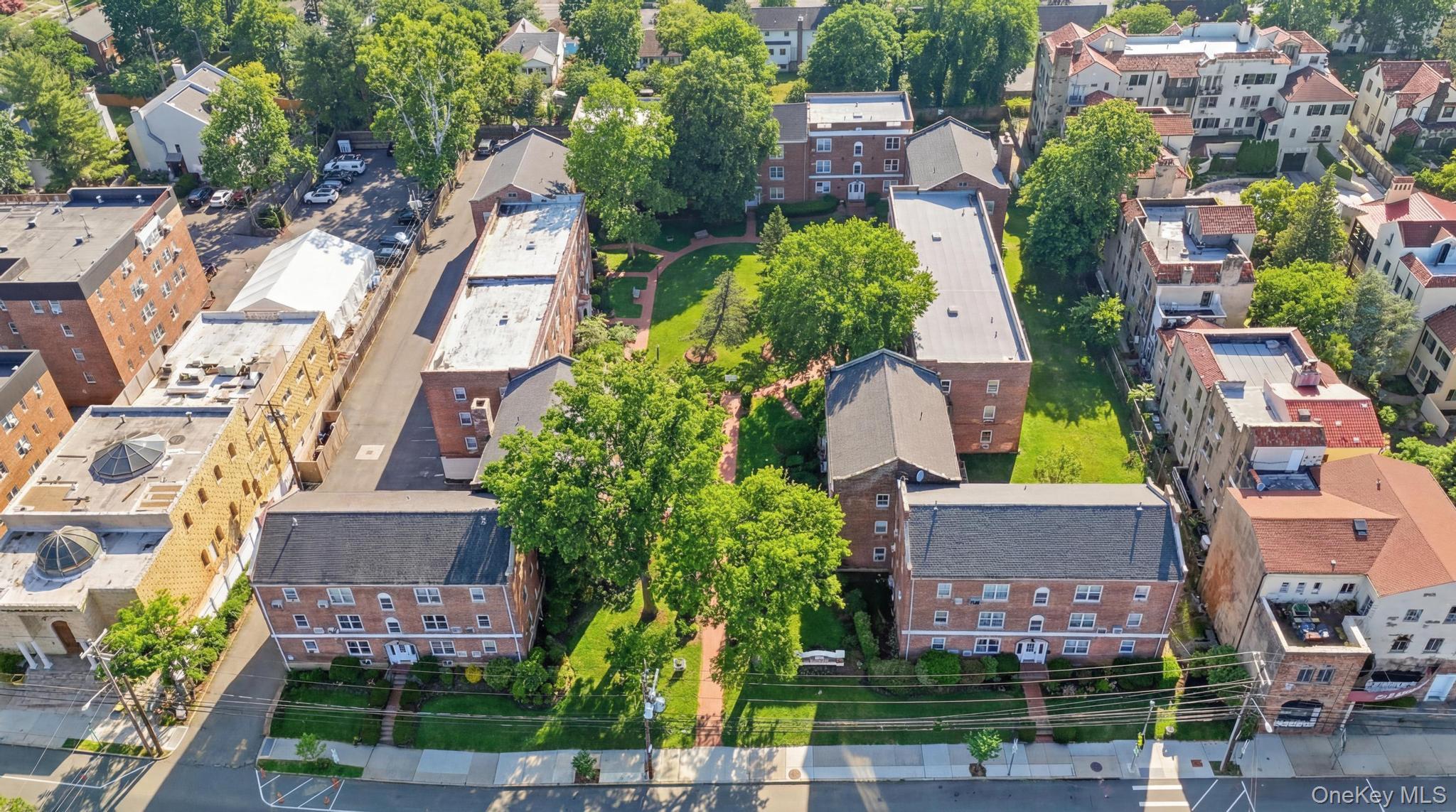 221 South Middle Neck Road, Unit F6 Great Neck, NY 11021 - Photo 7 of 16